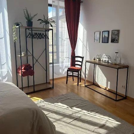 ベッド・アンド・ブレックファスト Le Relais De Chadeleuf
